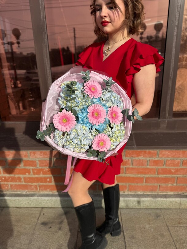 Авторский букет «лучший день», артикул F1379774 - 11516 рублей, доставка по городу. Flawery - доставка цветов