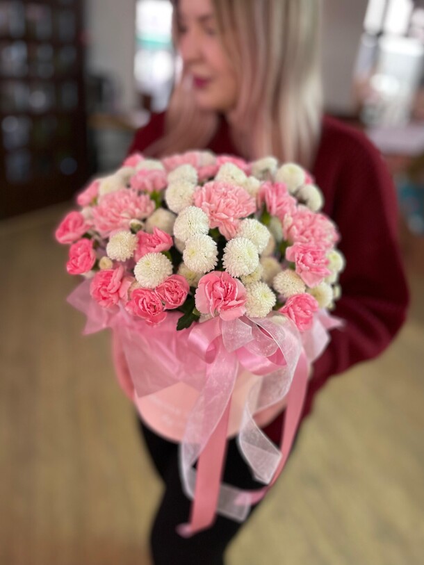 Цветы в коробке «радость», артикул F1380632 - 6909 рублей, доставка по городу. Flawery - доставка цветов