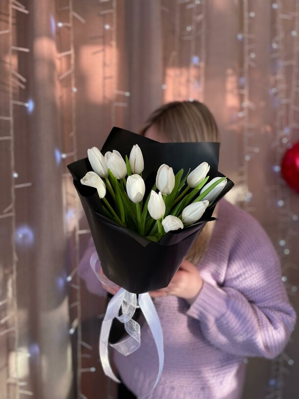 Нежный букет хрустящих тюльпанов, артикул F1383687 - 7069 рублей, доставка по городу. Flawery - доставка цветов