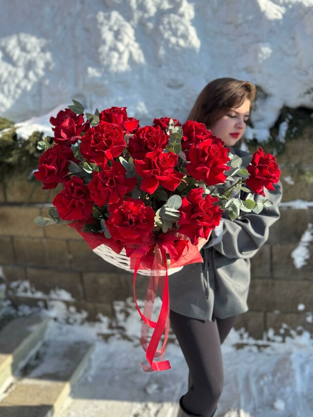 Корзина французских роз, артикул F1383695 - 25688 рублей, доставка по городу. Flawery - доставка цветов