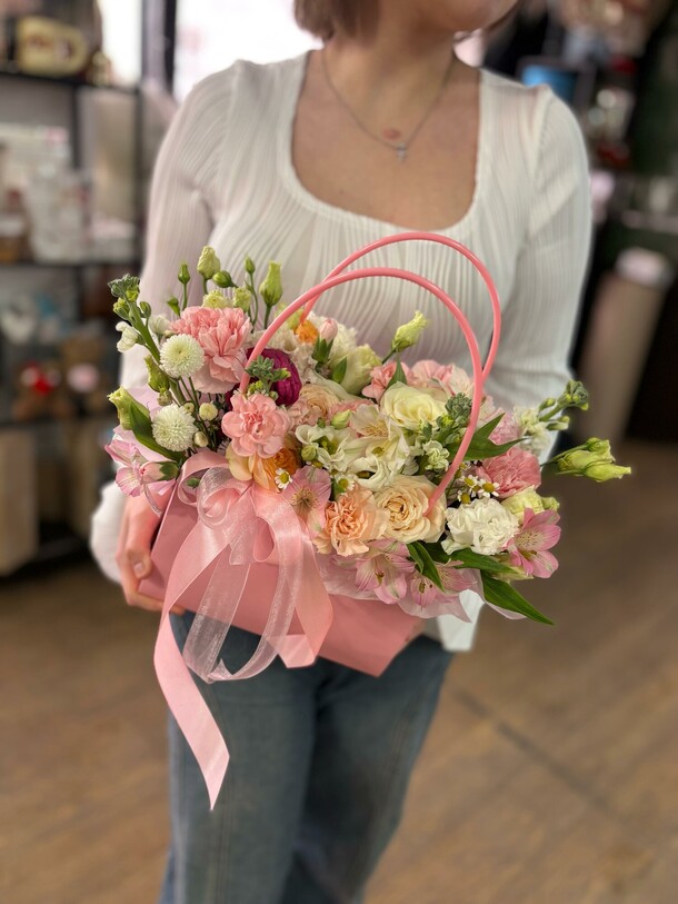 Красивая сумочка "сюрприз", артикул F1383842 - 4831 рублей, доставка по городу. Flawery - доставка цветов