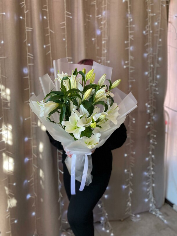 🌸букет ароматных лилий, артикул F1384211 - 8680 рублей, доставка по городу. Flawery - доставка цветов