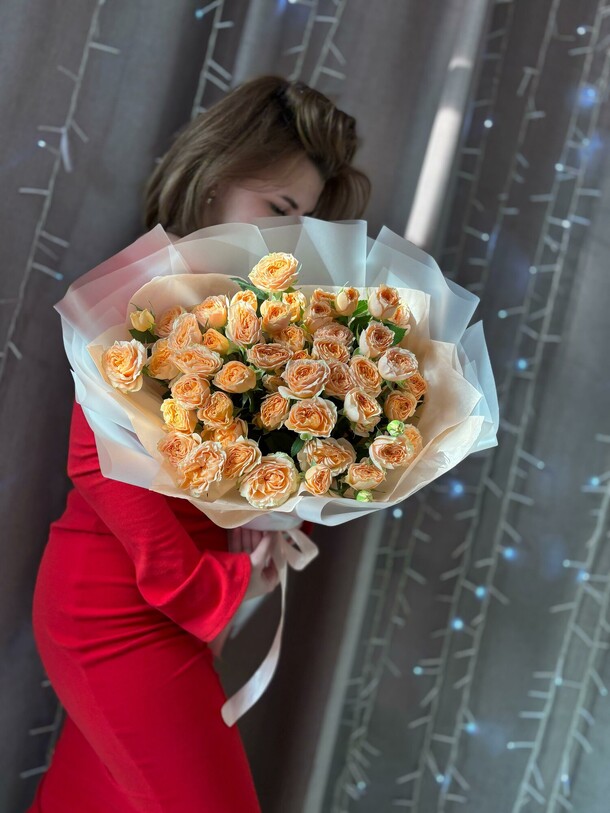 🌸букет кустовых роз, артикул F1384214 - 6442 рублей, доставка по городу. Flawery - доставка цветов