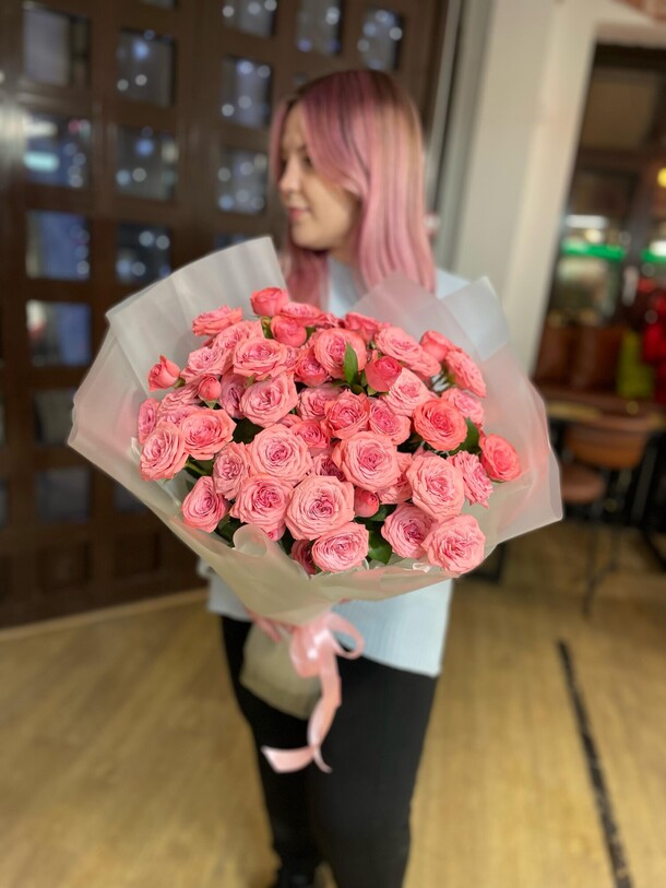 Букет кустовых роз "принцесса моя", артикул F1385781 - 14318 рублей, доставка по городу. Flawery - доставка цветов