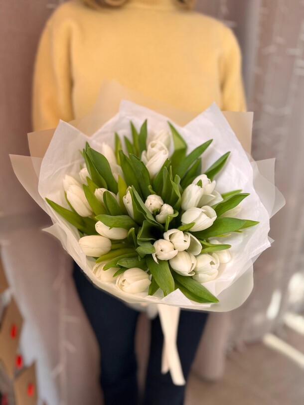 🌸букет из 25 тюльпанов хрустящих, артикул F1388122 - 9902 рублей, доставка по городу. Flawery - доставка цветов