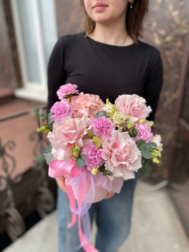 Цветы в коробке «самой нежной», артикул F1412246 - 8374 рублей, доставка по городу. Flawery - доставка цветов