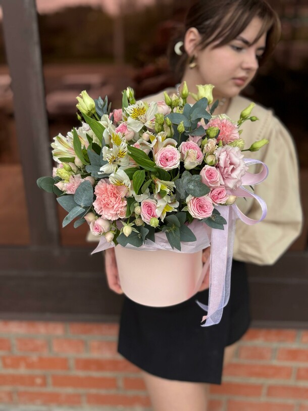 Цветы в коробке «вселенная», артикул F1412259 - 20936 рублей, доставка по городу. Flawery - доставка цветов