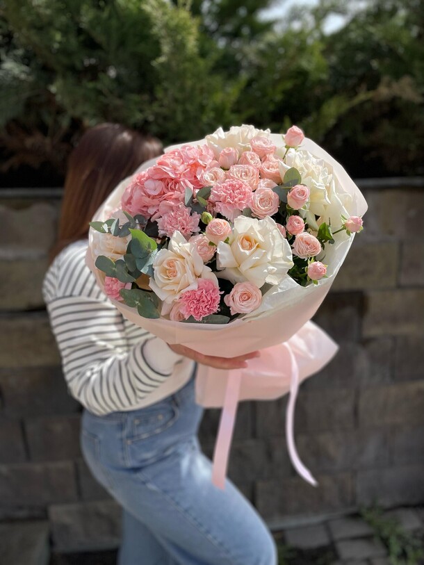 Букет «грация», артикул F1413311 - 10613 рублей, доставка по городу. Flawery - доставка цветов