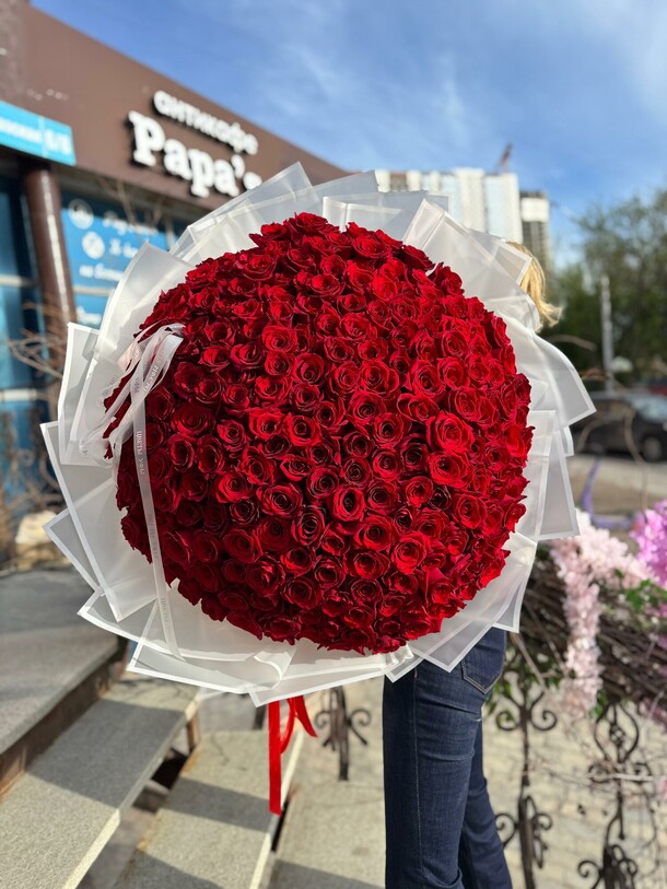 Букет из 251 розы эквадор, артикул F1422639 - 89528 рублей, доставка по городу. Flawery - доставка цветов