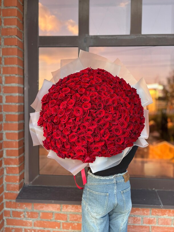Букет из 201 розы, артикул F1433613 - 69252 рублей, доставка по городу. Flawery - доставка цветов