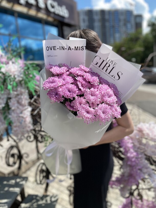 Букет из хризантем, артикул F1437256 - 3220 рублей, доставка по городу. Flawery - доставка цветов