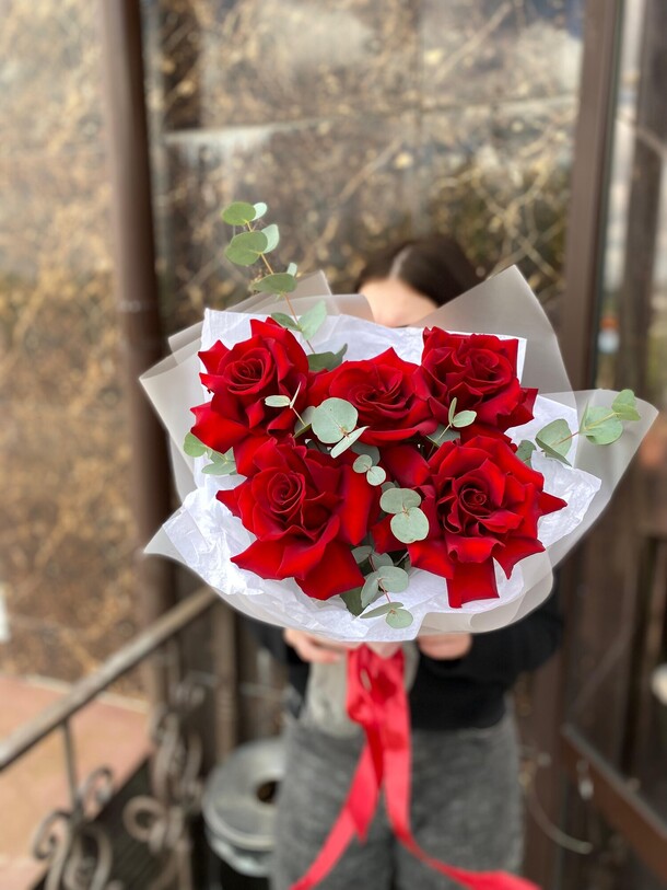 Букет из кружевной розы, артикул F1437266 - 3205 рублей, доставка по городу. Flawery - доставка цветов