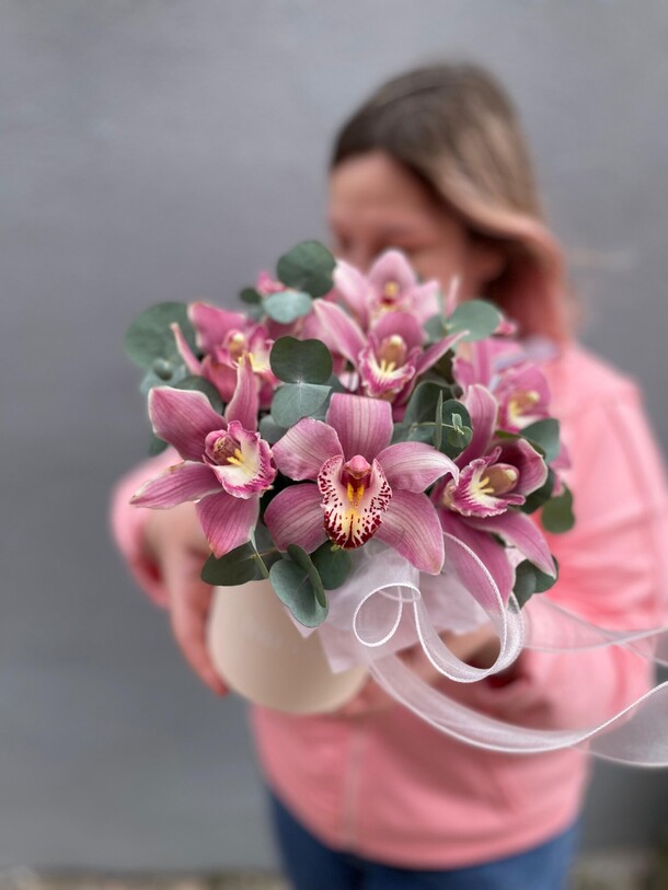 Композиция из 9 орхидей, артикул F1448007 - 7248 рублей, доставка по городу. Flawery - доставка цветов