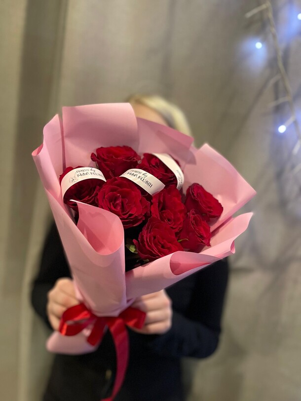 Букет из 9 роз, артикул F1483965 - 3221 рублей, доставка по городу. Flawery - доставка цветов