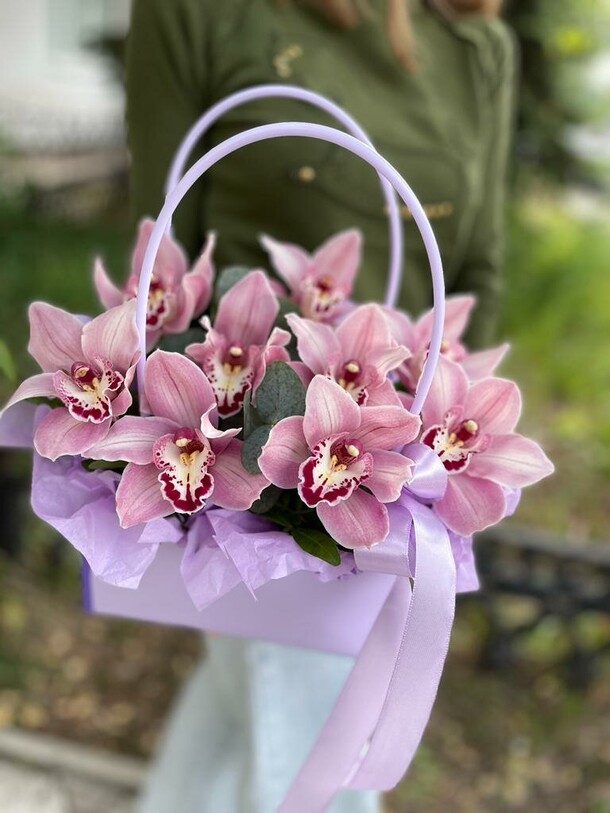 Крафтовая сумочка бабочек орхидей, артикул F93342 - 7248 рублей, доставка по городу. Flawery - доставка цветов