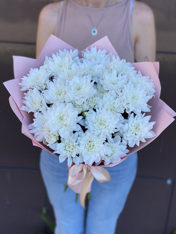 5 хризантем, артикул F1251873 - 2690 рублей, доставка по городу. Flawery - доставка цветов