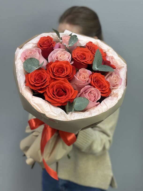 Красивое сочетание роз, артикул F1398095 - 5760 рублей, доставка по городу. Flawery - доставка цветов