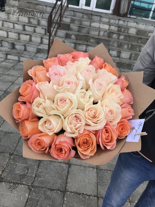 Охапка роз, артикул F28178 - 9990 рублей, доставка по городу. Flawery - доставка цветов