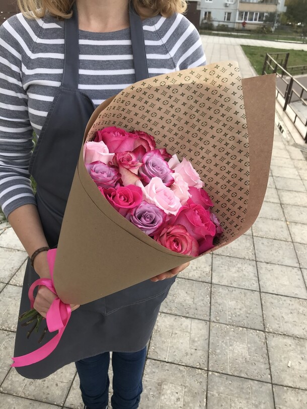 Яркие розы, артикул F52516 - 5120 рублей, доставка по городу. Flawery - доставка цветов