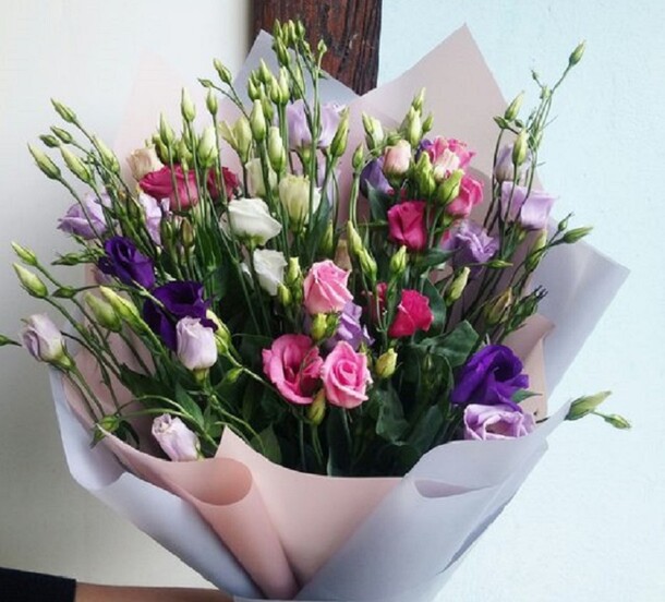 Букет из эустомы микс, артикул F41420 - 9895 рублей, доставка по городу. Flawery - доставка цветов