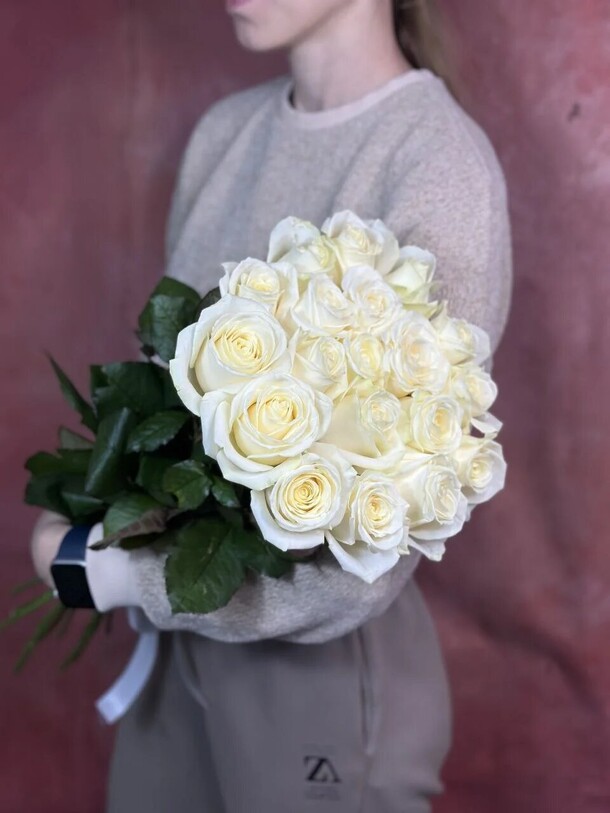 Букет из 19 белых роз, 60см., артикул F1367210 - 5710 рублей, доставка по городу. Flawery - доставка цветов