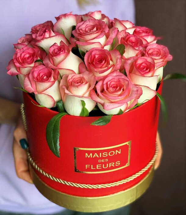 Шляпная коробка "соблазн", артикул F1367224 - 6677 рублей, доставка по городу. Flawery - доставка цветов