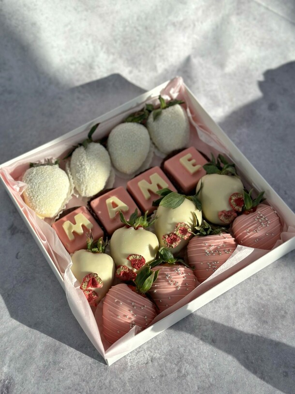 Клубничный набор «маме», артикул F1367476 - 5100 рублей, доставка по городу. Flawery - доставка цветов