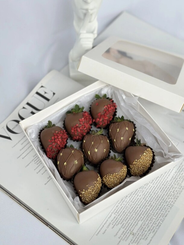 Клубничный набор «chocoletta», артикул F1367481 - 2800 рублей, доставка по городу. Flawery - доставка цветов