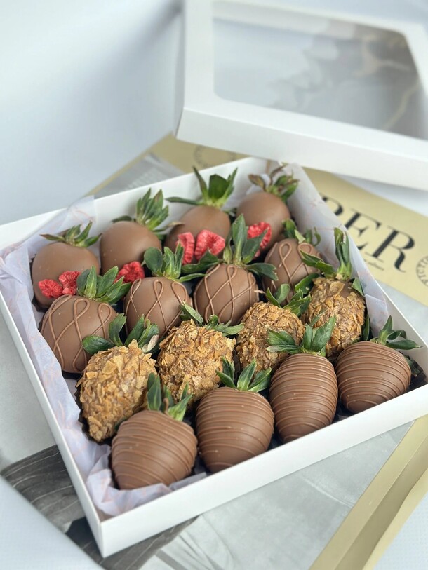 Клубничный набор «chocowow», артикул F1367485 - 4600 рублей, доставка по городу. Flawery - доставка цветов