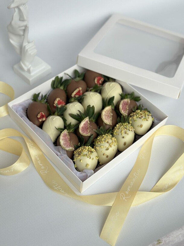 Клубничный набор «романтика», артикул F1367486 - 4100 рублей, доставка по городу. Flawery - доставка цветов