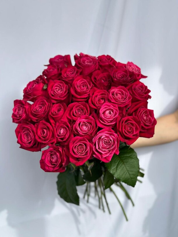 Букет 29 роз сорта "космик", 60см, артикул F1367996 - 7150 рублей, доставка по городу. Flawery - доставка цветов