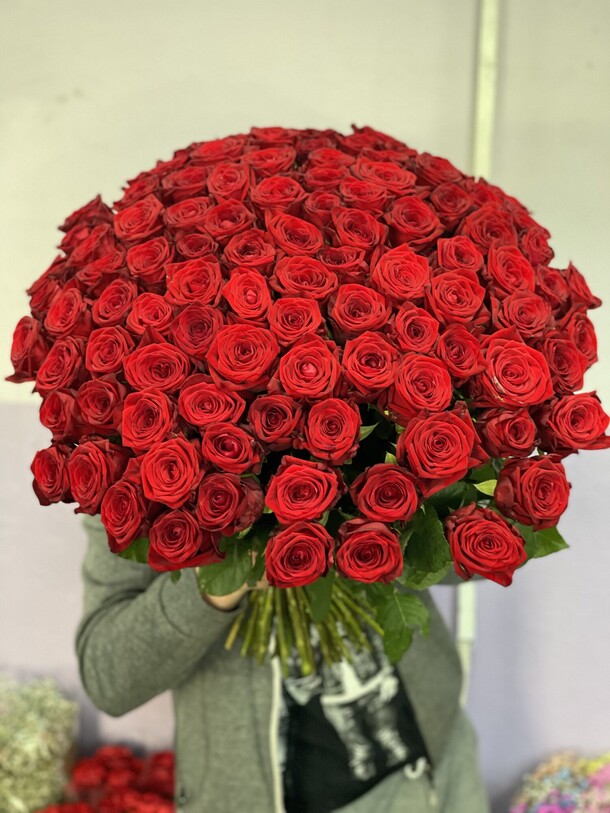 101 роза, артикул F1070364 - 25971 рублей, доставка по городу. Flawery - доставка цветов