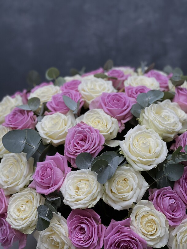 101 роза в корзине, артикул F1070572 - 27167 рублей, доставка по городу. Flawery - доставка цветов