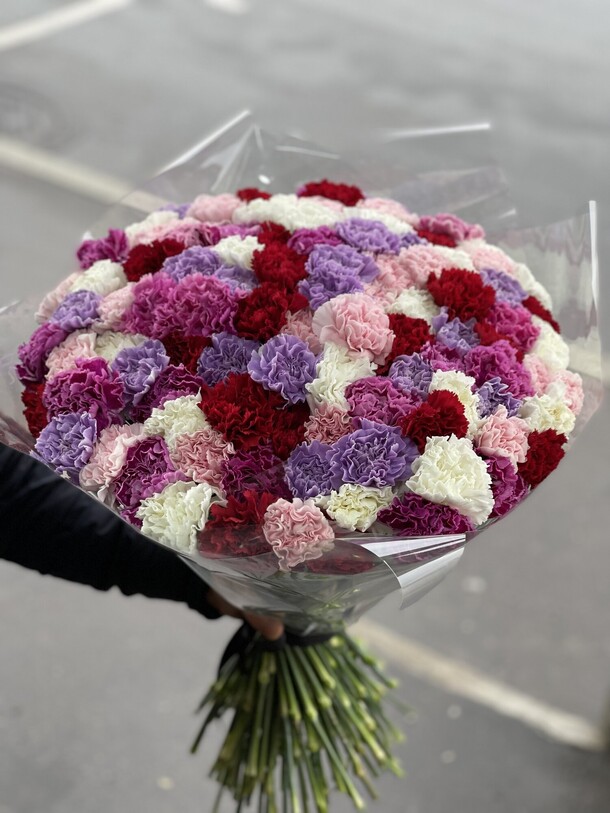 Букет из 100 гвоздик, артикул F1072816 - 21428 рублей, доставка по городу. Flawery - доставка цветов