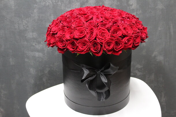 Розы в коробке, артикул F111088 - 26550 рублей, доставка по городу. Flawery - доставка цветов