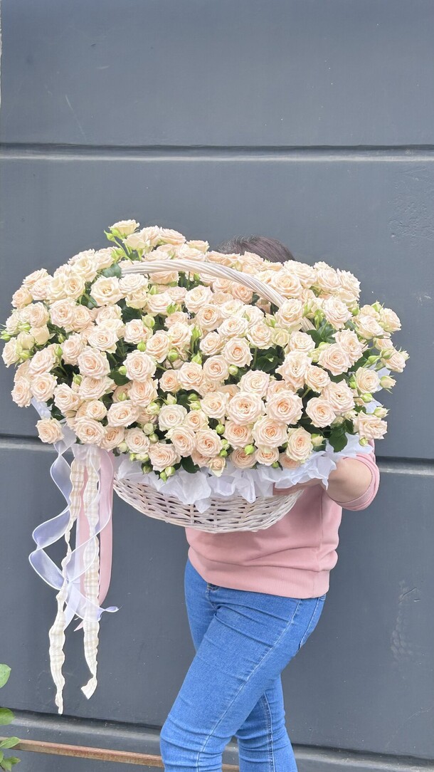 Кустовые розы, артикул F1523826 - 26642 рублей, доставка по городу. Flawery - доставка цветов