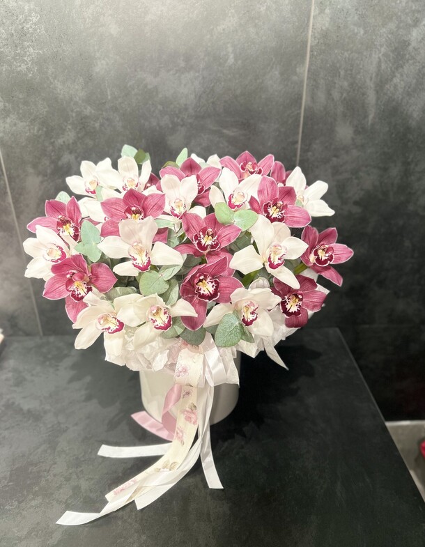 Орхидея микс 25, артикул F1526901 - 11899 рублей, доставка по городу. Flawery - доставка цветов