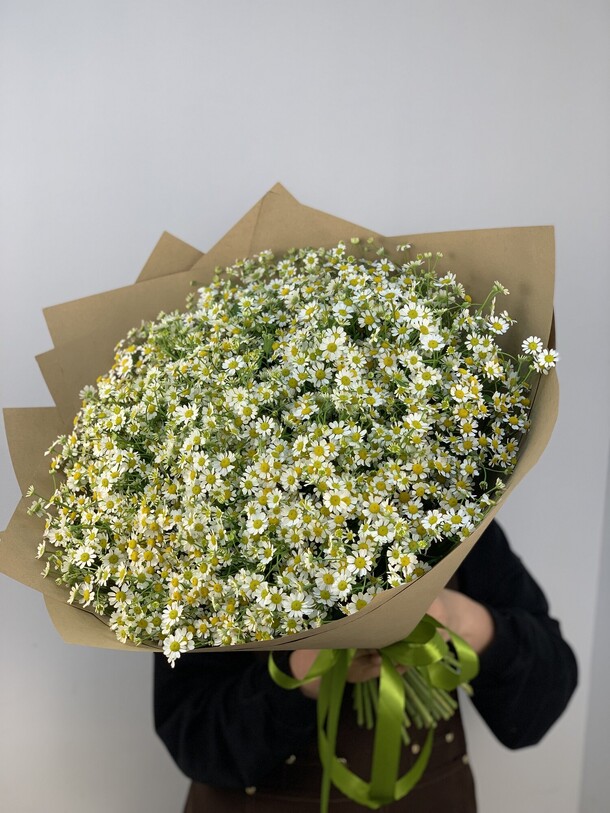 Букет с ромашками, артикул F1423283 - 9580 рублей, доставка по городу. Flawery - доставка цветов