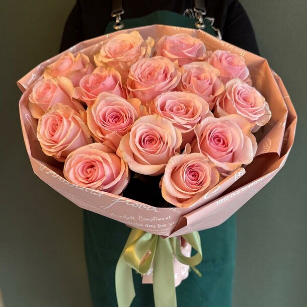 15 розовых роз, артикул F1437434 - 8650 рублей, доставка по городу. Flawery - доставка цветов