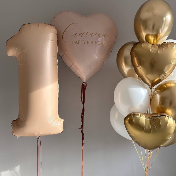 Набор на годик кремовый, артикул F1392845 - 5950 рублей, доставка по городу. Flawery - доставка цветов