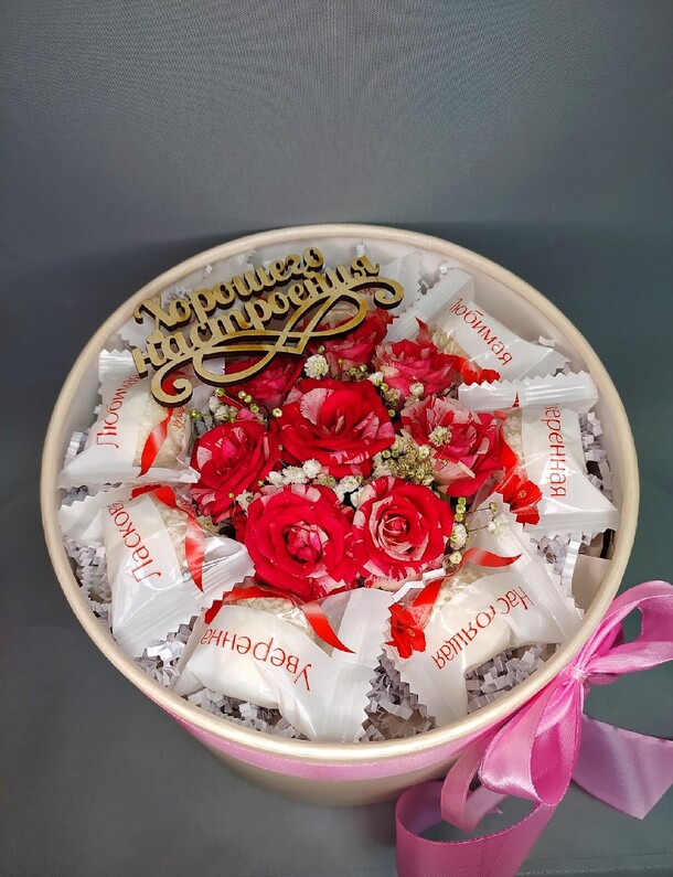 Цветы в коробке, артикул F1103138 - 2768 рублей, доставка по городу. Flawery - доставка цветов