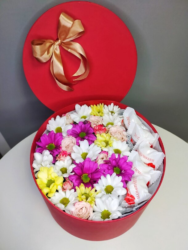 Цветы в коробке, артикул F1107521 - 3192 рублей, доставка по городу. Flawery - доставка цветов