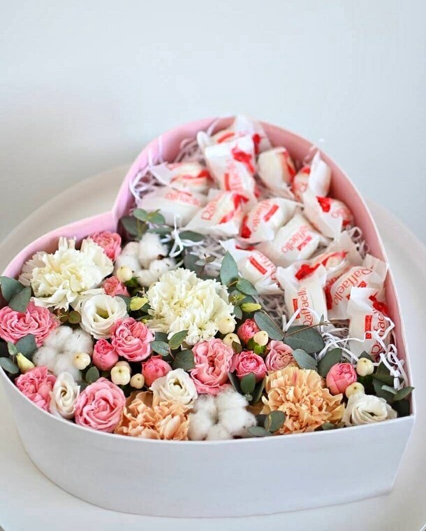 Сердце с цветами, артикул F1109701 - 5060 рублей, доставка по городу. Flawery - доставка цветов