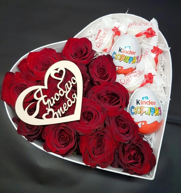 Сердце с розами, артикул F1110078 - 6559 рублей, доставка по городу. Flawery - доставка цветов