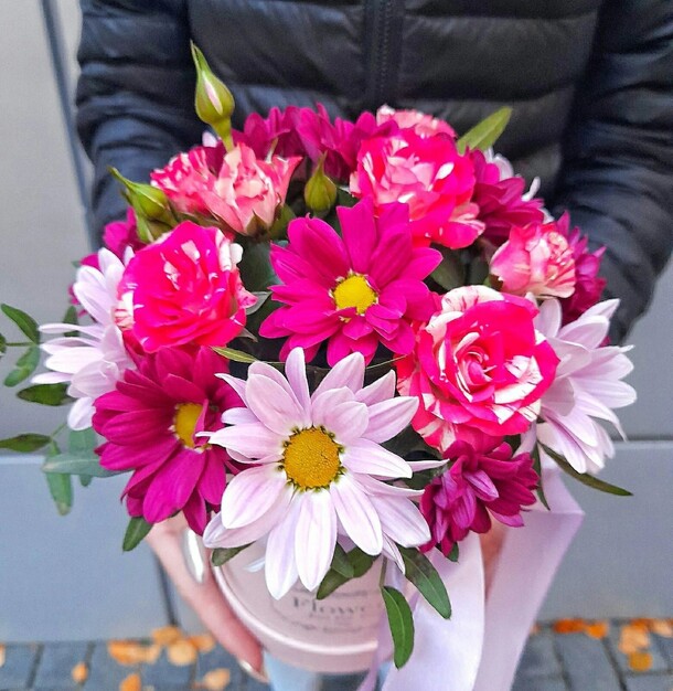 Коробка с цветами, артикул F1110080 - 2310 рублей, доставка по городу. Flawery - доставка цветов