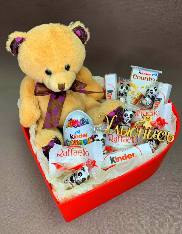 Подарочный бокс "улыбнись", артикул F1140716 - 2900 рублей, доставка по городу. Flawery - доставка цветов