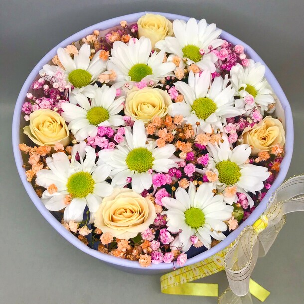 Композиция из кустовых роз, артикул F1202040 - 2900 рублей, доставка по городу. Flawery - доставка цветов