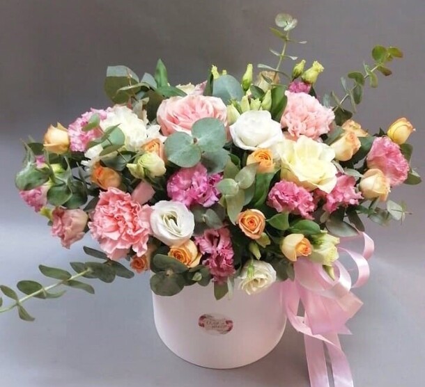 Цветы в коробке, артикул F1205837 - 6270 рублей, доставка по городу. Flawery - доставка цветов