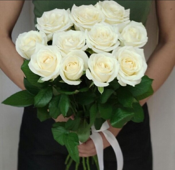 Букет из белых роз плайя бланка, артикул F1224310 - 5095 рублей, доставка по городу. Flawery - доставка цветов