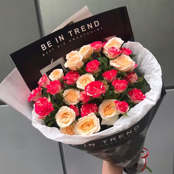 Букет из кустовых роз, артикул F1286255 - 3960 рублей, доставка по городу. Flawery - доставка цветов